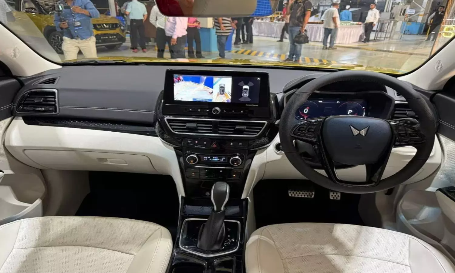 Mahindra XUV700: ఏప్రిల్ ఫూల్ కాదు నిజం! మహీంద్రా ఆ మోడల్ పై రూ.లక్ష డిస్కౌంట్! Massive Savings Get Up to ₹1 Lakh Off on Mahindra XUV700 Limited Time Offer