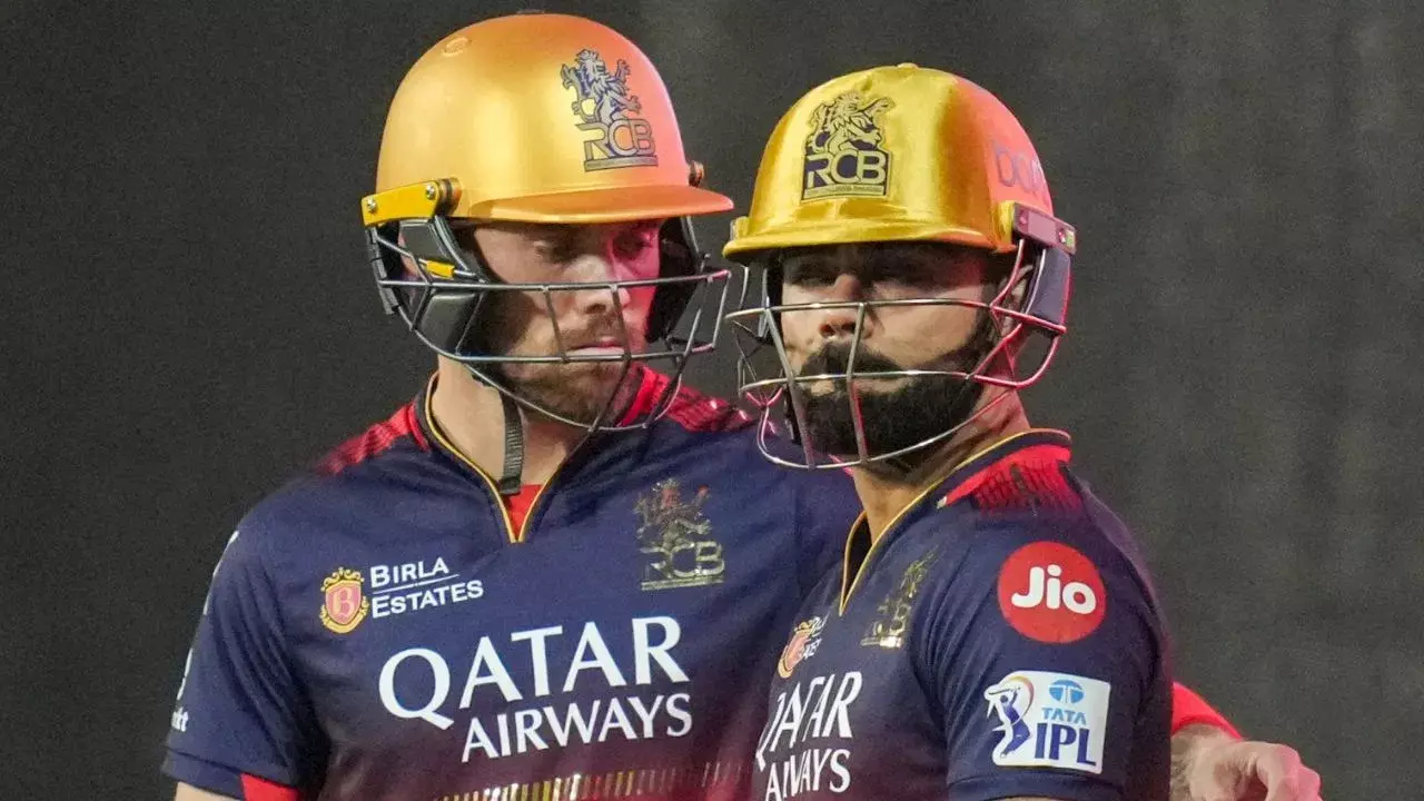 RCB vs DC: కోహ్లీ తప్పు కారణంగా సాల్ట్ రనౌట్: సోషల్ మీడియాలో విమర్శలు!