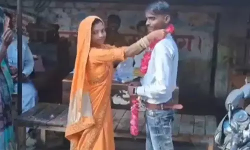 Viral Video UP Man Marries Off Wife to Her Younger Lover Internet Shocked by Unusual Love Triangle Viral Video UP Man Marries Off Wife to Her Younger Lover Internet Shocked by Unusual Love Triangle
