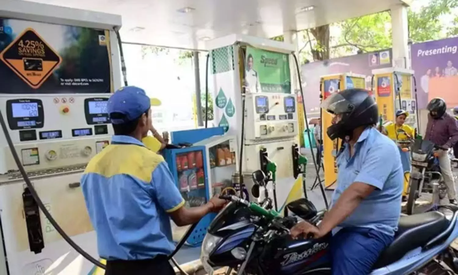 Petrol Price: తెలుగు రాష్ట్రాల్లోని సామాన్యులకు ఊరట.. భారీగా తగ్గనున్న పెట్రోల్, డీజిల్ ధరలు