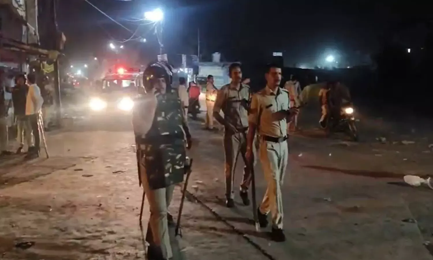 Hanuman Jayanthi: హనుమాన్ జయంతి ఊరేగింపుపై రాళ్ల దాడి..