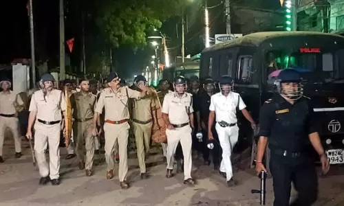 WAQF Protests: హిందువులు ఇళ్లు వదలి వెళ్లిపోతున్నారా? బెంగాల్‌లో అసలేం జరుగుతోంది?