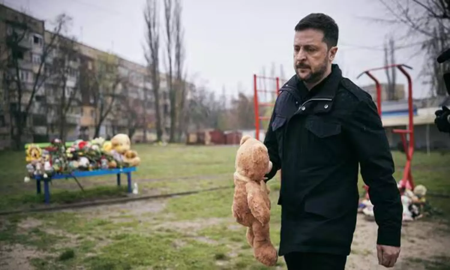 Zelensky: ఉక్రెయిన్లో ఏం జరుగుతుందో వచ్చి కళ్లారా చూడండి.. అమెరికా అధ్యక్షుడికి జెలెన్ స్కీ ఆహ్వానం Zelensky: ఉక్రెయిన్లో ఏం జరుగుతుందో వచ్చి కళ్లారా చూడండి.. అమెరికా అధ్యక్షుడికి జెలెన్ స్కీ ఆహ్వానం