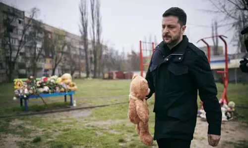 Zelensky: ఉక్రెయిన్లో ఏం జరుగుతుందో వచ్చి కళ్లారా చూడండి.. అమెరికా అధ్యక్షుడికి జెలెన్ స్కీ ఆహ్వానం Zelensky: ఉక్రెయిన్లో ఏం జరుగుతుందో వచ్చి కళ్లారా చూడండి.. అమెరికా అధ్యక్షుడికి జెలెన్ స్కీ ఆహ్వానం