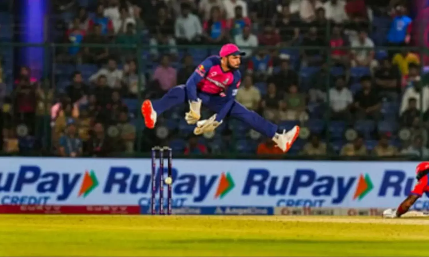 IPL 2025: ఐపీఎల్ లో గత 72 గంటల్లో సంచలనాలు.. అభిమానులకు ట్రిపుల్ ట్రీట్! IPL 2025: ఐపీఎల్ లో గత 72 గంటల్లో సంచలనాలు.. అభిమానులకు ట్రిపుల్ ట్రీట్!