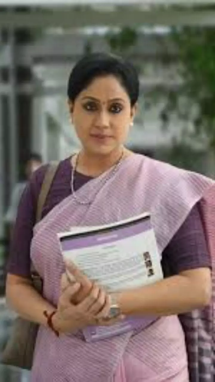విజయశాంతి ఎంత రెమ్యూనరేషన్ తీసుకొంటున్నారో తెలిస్తే షాక్ అవ్వడం ఖాయం