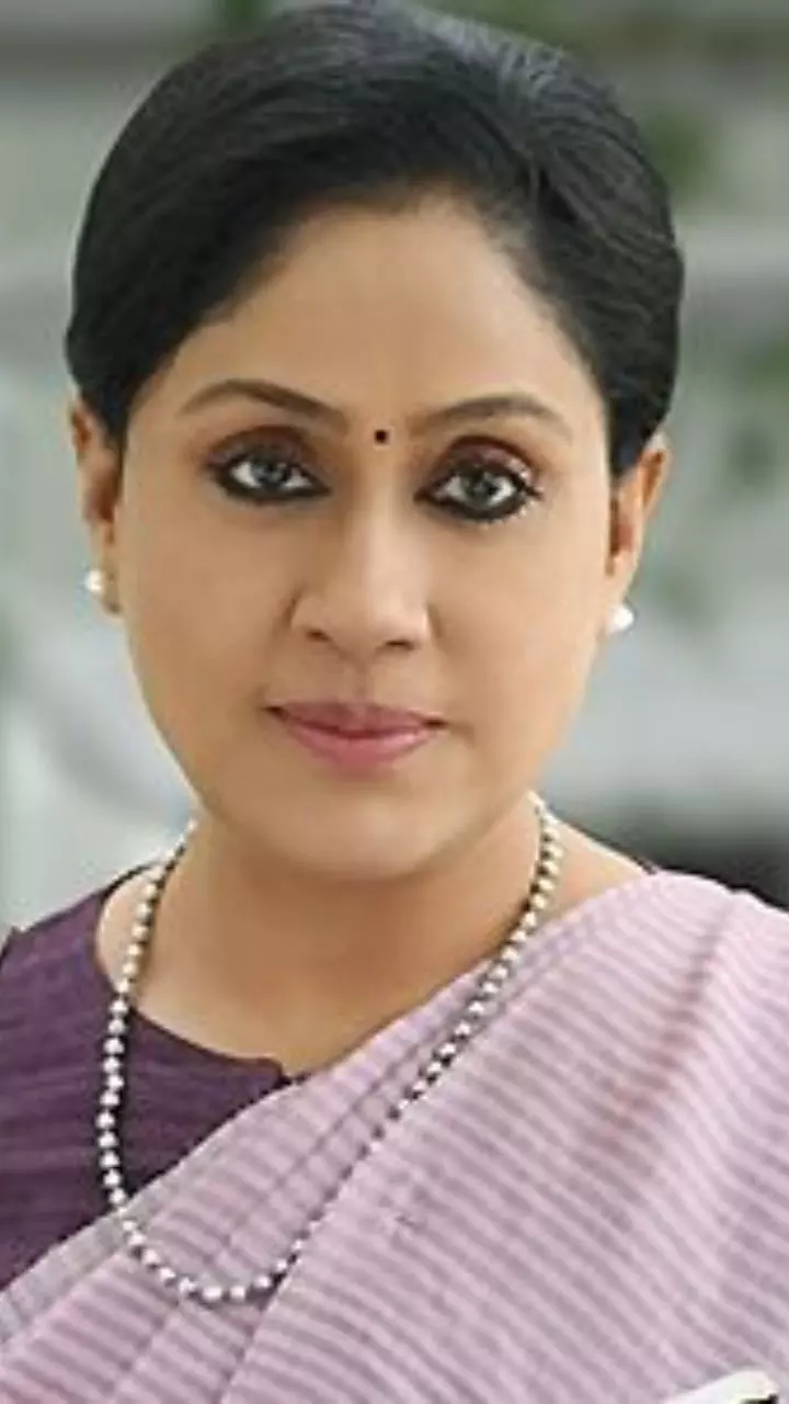 విజయశాంతి ఎంత రెమ్యూనరేషన్ తీసుకొంటున్నారో తెలిస్తే షాక్ అవ్వడం ఖాయం