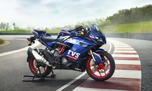 2025 TVS Apache RR 310: యువతను ఊర్రూతలూగించే బైక్.. కొత్తగా టీవీఎస్ అపాచీ ఆర్ఆర్ 310.. ఆహా అనేలా ఫీచర్లు, లుక్ కూడా అదిరిందయ్యా..! 2025 TVS Apache RR 310: యువతను ఊర్రూతలూగించే బైక్.. కొత్తగా టీవీఎస్ అపాచీ ఆర్ఆర్ 310.. ఆహా అనేలా ఫీచర్లు, లుక్ కూడా అదిరిందయ్యా..!