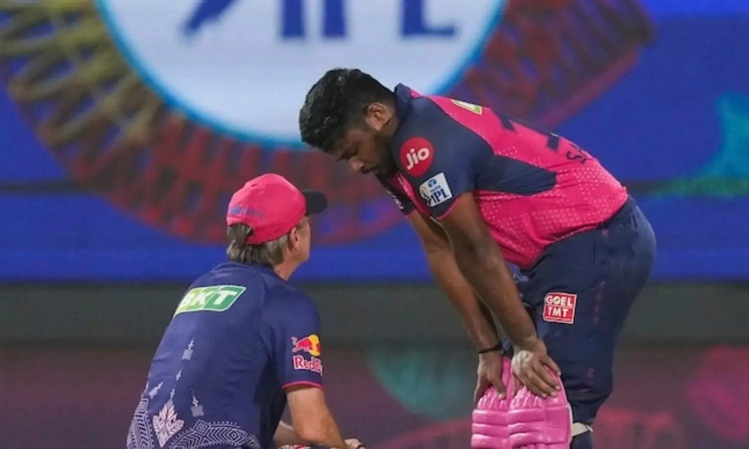 RCB vs RR: కోహ్లీ టీమ్తో ఫైట్కు ముందు ద్రవిడ్ గ్యాంగ్కు భారీ ఎదురుదెబ్బ..! RCB vs RR