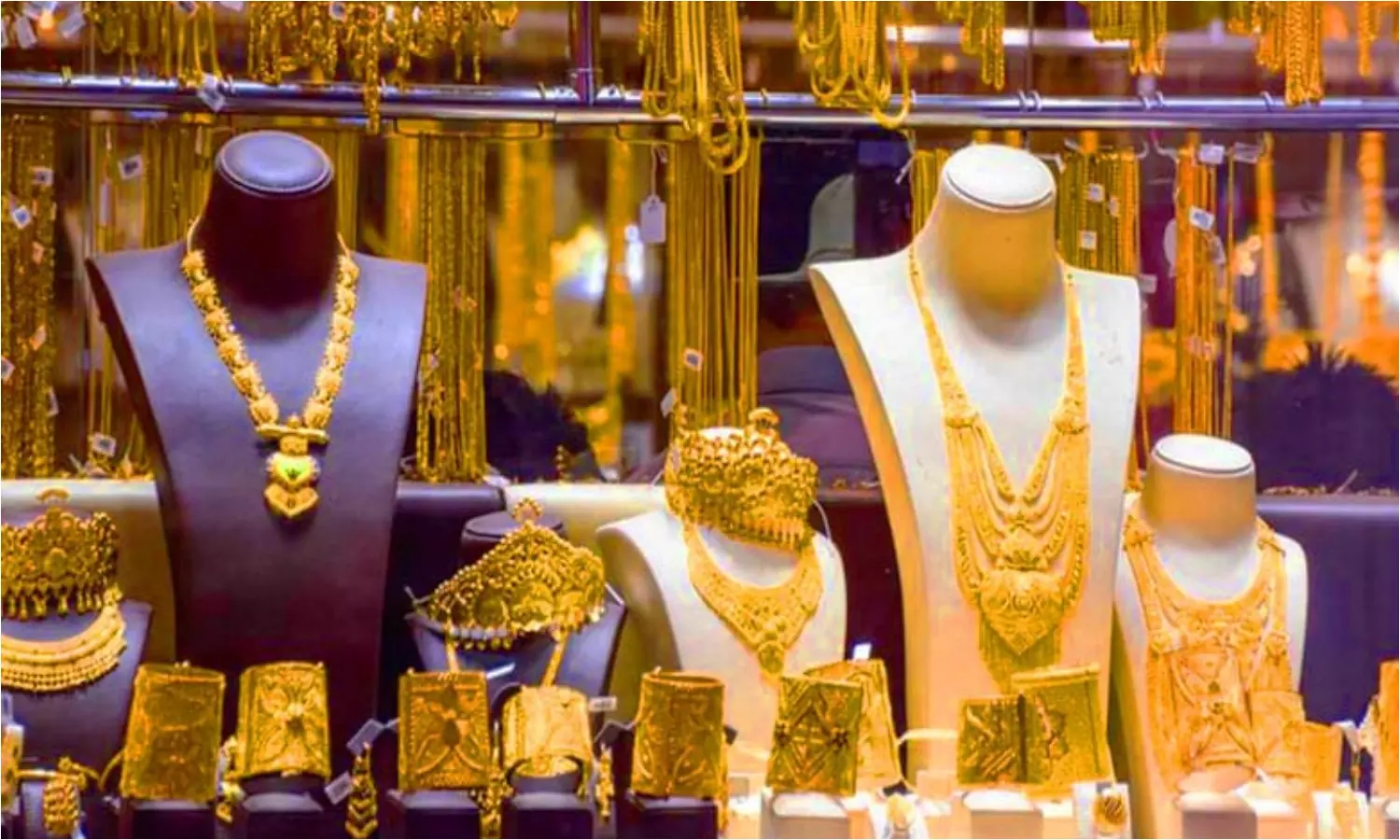 Gold Rate Today: లక్ష దాటేసిన బంగారం.. భవిష్యత్తులో మరింత పెరుగుతుందా? Gold Rate Today: లక్ష దాటేసిన బంగారం.. భవిష్యత్తులో మరింత పెరుగుతుందా?