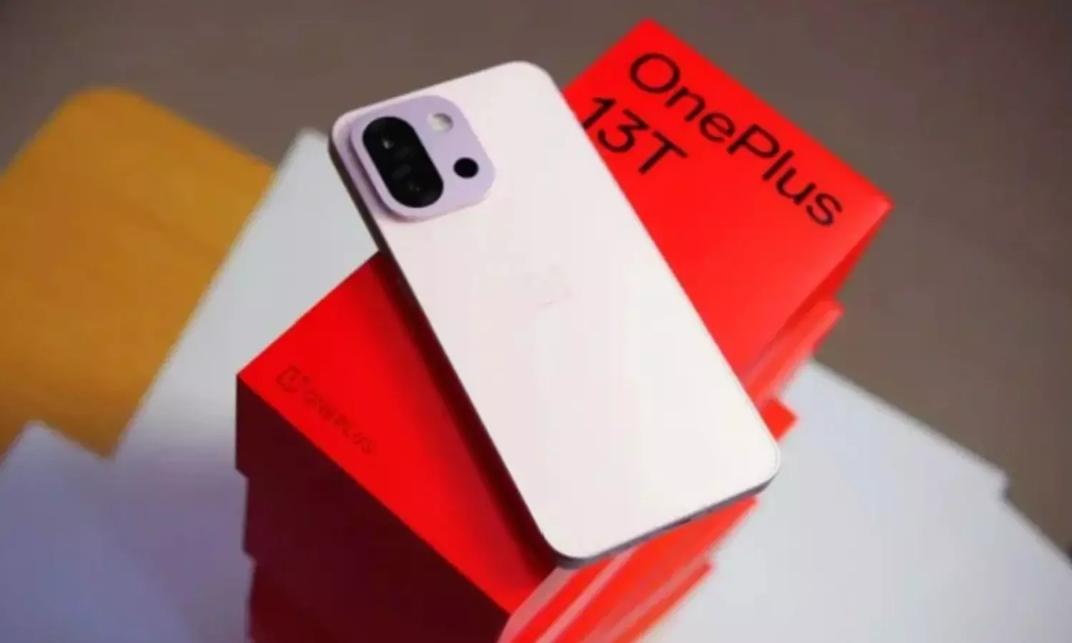 OnePlus 13T: వన్ప్లస్ 13T ఫోన్ వచ్చేసిందోచ్.. డిస్ప్లే సూపరో సూపర్.. బ్యాటరీ ఎంతో తెలుసా..? oneplus 13t launch with 6,260mAh battery price and specifications