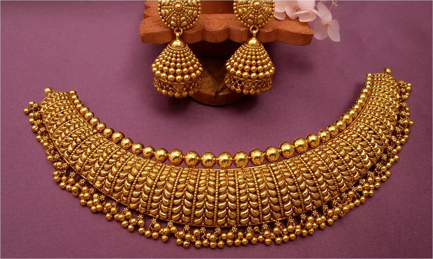 Gold Rate Today: మళ్లీ తగ్గిన బంగారం ధర.. కొనేందుకు ఇదే మంచి ఛాన్స్..తులంపై ఎంత తగ్గిందంటే? Gold Rate Today: మళ్లీ తగ్గిన బంగారం ధర.. కొనేందుకు ఇదే మంచి ఛాన్స్..తులంపై ఎంత తగ్గిందంటే?