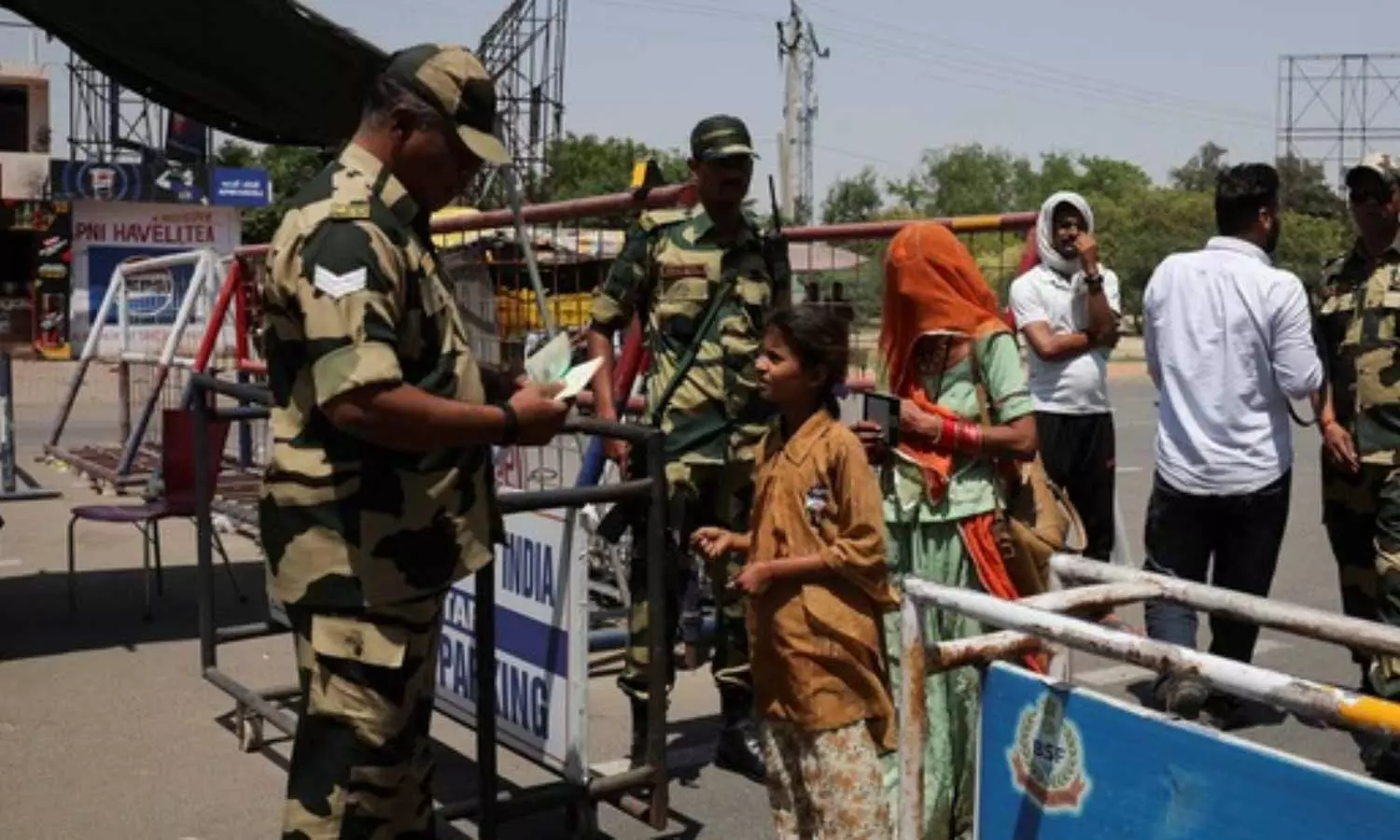 Pakistan-India News: మూడేళ్ల జైలు, రూ.3లక్షల జరిమానా.. ఇండియాలో ఉన్న పాకిస్థానీలకు భారీ షాక్! Pakistan-India News