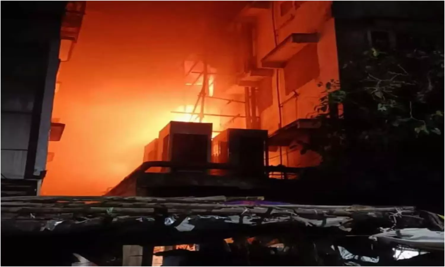 Kolkata: హోటల్లో భారీ అగ్నిప్రమాదం..14 మంది దుర్మరణం
