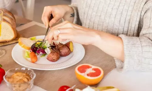 Overeating : రుచి చూడబోయి రోగం తెచ్చుకోకండి.. అతిగా తింటే ఈ 5 తప్పవు!