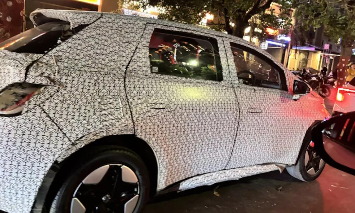 2025 MG Windsor EV Long Range: అరరే.. కొత్త బ్యాటరీ, సేఫ్టీ ఫీచర్స్తో ఫేమస్ కారు.. సింగిల్ ఛార్జ్పై ఊహించని రేంజ్..! 2025 MG Windsor EV Long Range: అరరే.. కొత్త బ్యాటరీ, సేఫ్టీ ఫీచర్స్తో ఫేమస్ కారు.. సింగిల్ ఛార్జ్పై ఊహించని రేంజ్..!