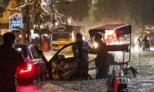 Delhi Rains: దేశ రాజధానిని ముంచెత్తిన వాన..100 విమానాలు ఆలస్యం