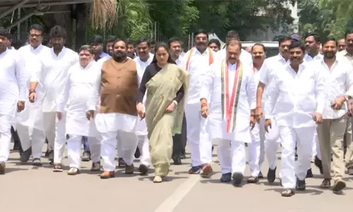 Telangana Congress Leaders Thank Guv over Legislation Giving 42 pc Quota to BCs