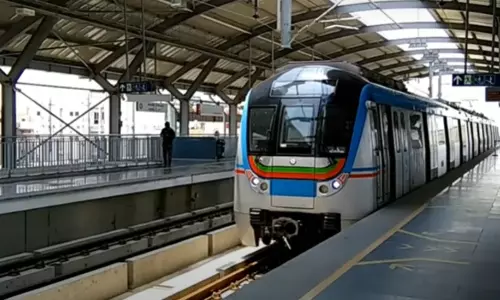 Hyderabad Metro: హైదరాబాద్ మెట్రో ప్రయాణికులకు షాకింగ్ న్యూస్..పెరిగిన మెట్రో రైలు ఛార్జీలు Hyderabad Metro: హైదరాబాద్ మెట్రో ప్రయాణికులకు షాకింగ్ న్యూస్..పెరిగిన మెట్రో రైలు ఛార్జీలు