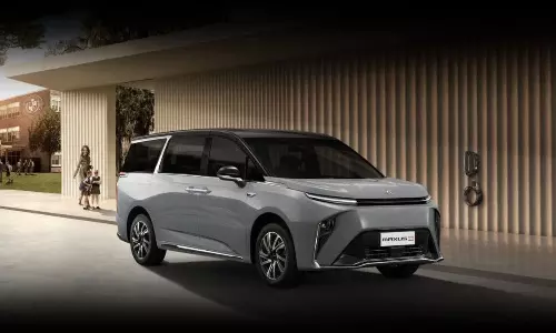 JSW MG M9 Launch: త్వరలో ఇండియన్ మార్కెట్లోకి అతి పెద్ద ఈవీ కారు.. సింగిల్ ఛార్జ్తో 565కి.మీ రేంజ్..! JSW MG M9 Launch: త్వరలో ఇండియన్ మార్కెట్లోకి అతి పెద్ద ఈవీ కారు.. సింగిల్ ఛార్జ్తో 565కి.మీ రేంజ్..!