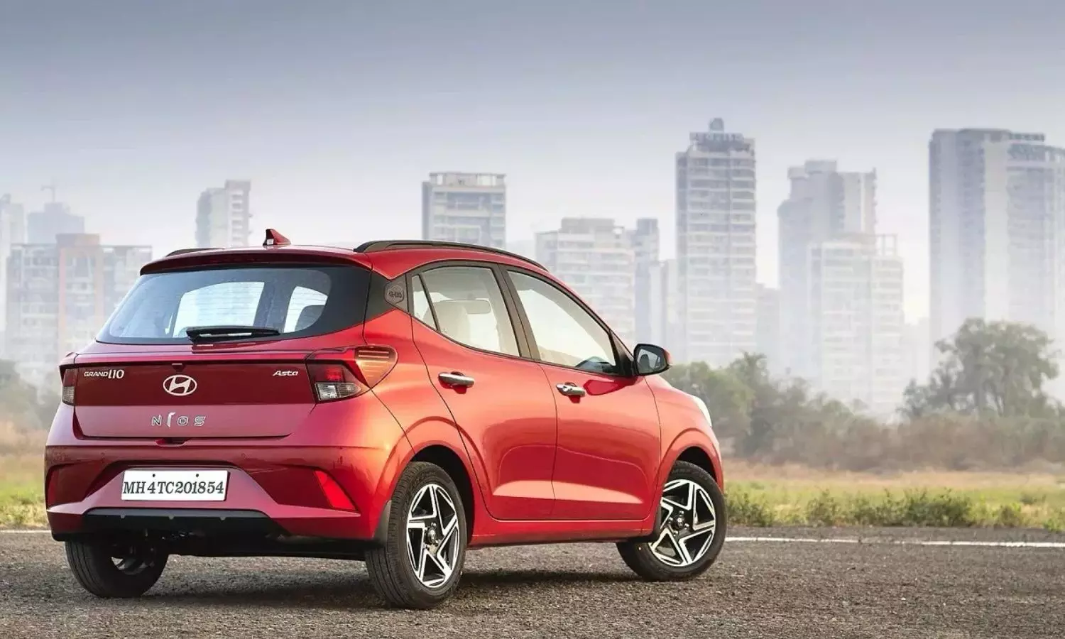 Hyundai i10 Nios: ఈ కారుపై రూ. 80,000 వరకూ తగ్గింపు.. త్వరపడండి.. ఈ నెలాఖరు వరకే అవకాశం..! Hyundai i10 Nios: ఈ కారుపై రూ. 80,000 వరకూ తగ్గింపు.. త్వరపడండి.. ఈ నెలాఖరు వరకే అవకాశం..!