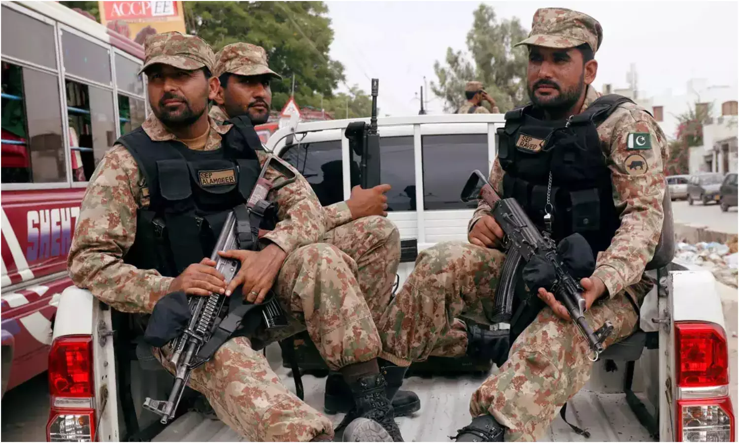 Pakistan: పాక్ కు మరో ఎదురుదెబ్బ..14 మంది సైనికులు హతం