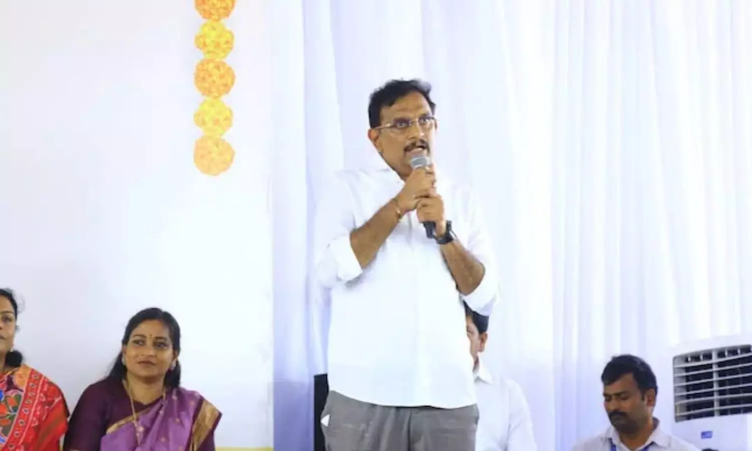 Kesineni Chinni: రాజ్ కసిరెడ్డితో వ్యాపారాలు నిజమే.. కేశినేని చిన్ని క్లారిటీ, సీబీఐకు లేఖ..! Kesineni Chinni: రాజ్ కసిరెడ్డితో వ్యాపారాలు నిజమే.. కేశినేని చిన్ని క్లారిటీ, సీబీఐకు లేఖ..!
