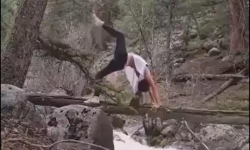 Viral Video: వాగుపై యువతి సాహసం.. చివరికి ఏమైందంటే. షాకింగ్ వీడియో Viral Video: వాగుపై యువతి సాహసం.. చివరికి ఏమైందంటే. షాకింగ్ వీడియో