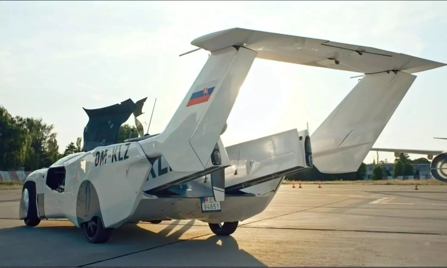 Klein Vision AirCar: గాల్లో ఎగిరే కారు.. 2 నిమిషాల్లోనే కారు విమానంగా మారుతుంది.. చూడండి ఎలా ఎగురుతుందో..! Klein Vision AirCar: గాల్లో ఎగిరే కారు.. 2 నిమిషాల్లోనే కారు విమానంగా మారుతుంది.. చూడండి ఎలా ఎగురుతుందో..!