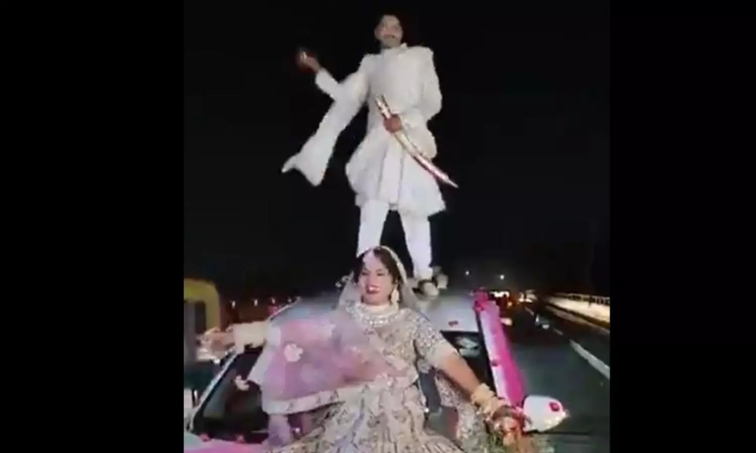 Viral Video: కొత్త జంట చేసిన పనికి పోలీసులు ఫైర్.. భారీగా జరిమానా Viral Video: కొత్త జంట చేసిన పనికి పోలీసులు ఫైర్.. భారీగా జరిమానా