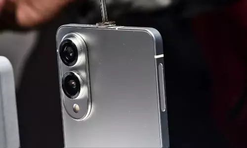 Samsung Galaxy S25 Edge Launch: మార్కెట్లో ముచ్చెమటలే.. రేపే సామ్‌సంగ్ సన్నని ఫోన్ లాంచ్.. కెమెరా నెక్స్ట్ లెవల్..!