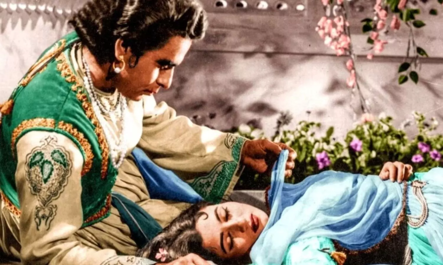 Movie: 14 ఏళ్లు షూటింగ్ జ‌రుపుకున్న మూవీ.. టికెట్ల కోసం 5 కి.మీల లైన్‌లో నిల్చున్న ప్రేక్ష‌కులు