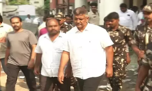 Vallabhaneni Vamsi: వల్లభనేని వంశీకి బెయిల్ మంజూరు Vallabhaneni Vamsi: వల్లభనేని వంశీకి బెయిల్ మంజూరు