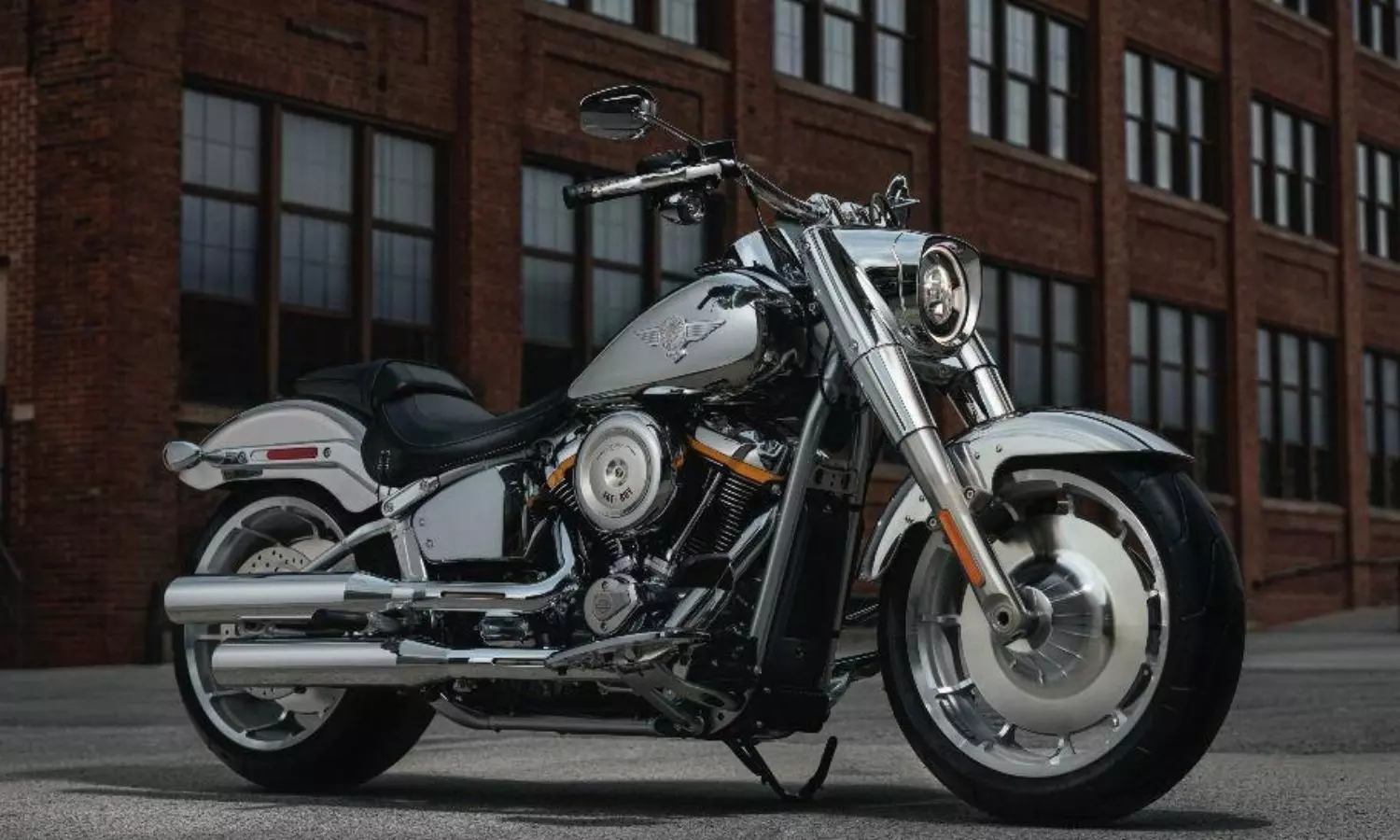 Harley Davidson Fat Boy Gray Ghost: వామ్మో.. 22 లక్షల రూపాయల బైకా.. హార్లీ డేవిడ్సన్ కొత్త మోడల్ చూస్తే దిమ్మతిరుగుద్ది..! Harley Davidson Fat Boy Gray Ghost: వామ్మో.. 22 లక్షల రూపాయల బైకా.. హార్లీ డేవిడ్సన్ కొత్త మోడల్ చూస్తే దిమ్మతిరుగుద్ది..!