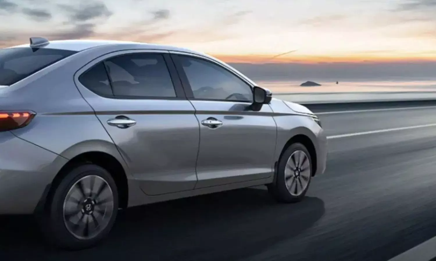 Honda City Hybrid : ఇది కదా హైబ్రిడ్ పవర్ అంటే.. ఒక్క ట్యాంకుతో 1000కి.మీ Honda City Hybrid : ఇది కదా హైబ్రిడ్ పవర్ అంటే.. ఒక్క ట్యాంకుతో 1000కి.మీ