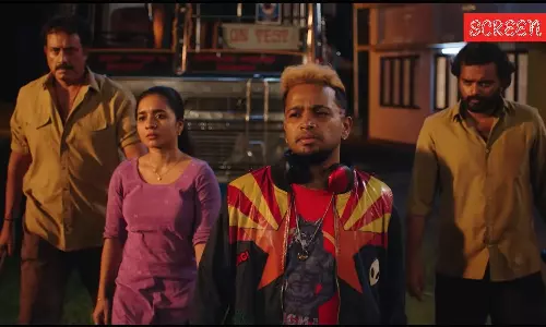 OTT: బ్లేడ్తో కోసి, నోట్లో అరటి పండు పెట్టి..ఓటీటీలో సైకో థ్రిల్లర్ మూవీ OTT: బ్లేడ్తో కోసి, నోట్లో అరటి పండు పెట్టి..ఓటీటీలో సైకో థ్రిల్లర్ మూవీ