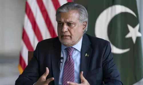 Ishaq Dar: ఫేక్ వార్తను పార్లమెంట్లో చదివి.. నవ్వుల పాలైన పాక్ ఉప ప్రధాని..! Ishaq Dar: ఫేక్ వార్తను పార్లమెంట్లో చదివి.. నవ్వుల పాలైన పాక్ ఉప ప్రధాని..!