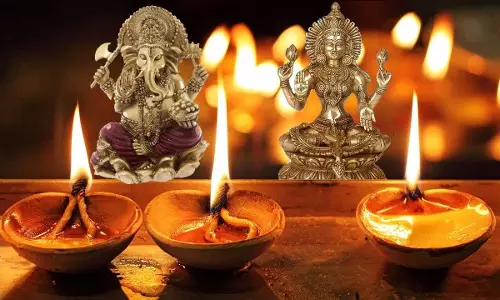 Evening Deepam Ritual: Vastu Rules to Attract Goddess Lakshmis Blessings