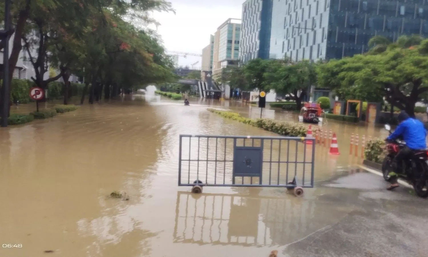 Bengaluru MP inundated by heavy rains.. asks companies to allow people to work from home telugu news