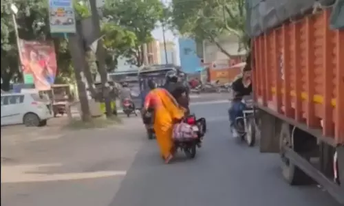 Viral Video: కట్టుకున్న భార్యను అలా వదిలేస్తే ఎలా గురూ.. వైరల్ అవుతోన్న వీడియో Viral Video: కట్టుకున్న భార్యను అలా వదిలేస్తే ఎలా గురూ.. వైరల్ అవుతోన్న వీడియో