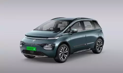 MG Windsor EV Pro Launched: దున్నిపడేస్తుంది.. బిగ్ బ్యాటరీతో విండ్సర్ కొత్త ఈవీ.. తిరుగుండదు అంతే..! MG Windsor EV Pro Launched: దున్నిపడేస్తుంది.. బిగ్ బ్యాటరీతో విండ్సర్ కొత్త ఈవీ.. తిరుగుండదు అంతే..!
