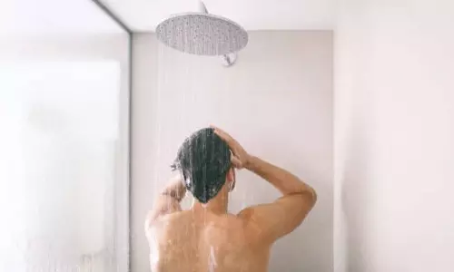 Showering At Night: మీకు రాత్రి స్నానం చేసే అలవాటు ఉందా? దాని ప్రయోజనాలను తెలుసుకోండి.. Showering At Night: మీకు రాత్రి స్నానం చేసే అలవాటు ఉందా? దాని ప్రయోజనాలను తెలుసుకోండి..