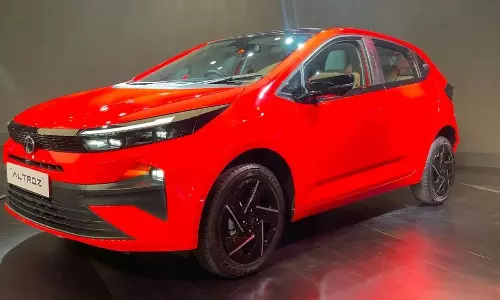 Tata Altroz Facelift : టాటా అల్ట్రోజ్ ఫేస్‌లిఫ్ట్ వచ్చేసింది.. 7 లక్షల కారులో ఐ20, బాలెనోలో లేని ఫీచర్లు ఇవే