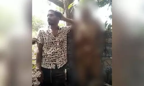 Viral: మనిషేనా వీడు.. సమాధిలో శవాన్ని బయటకు తీసి సెల్ఫీ దిగిన వ్యక్తి. Viral: మనిషేనా వీడు.. సమాధిలో శవాన్ని బయటకు తీసి సెల్ఫీ దిగిన వ్యక్తి.