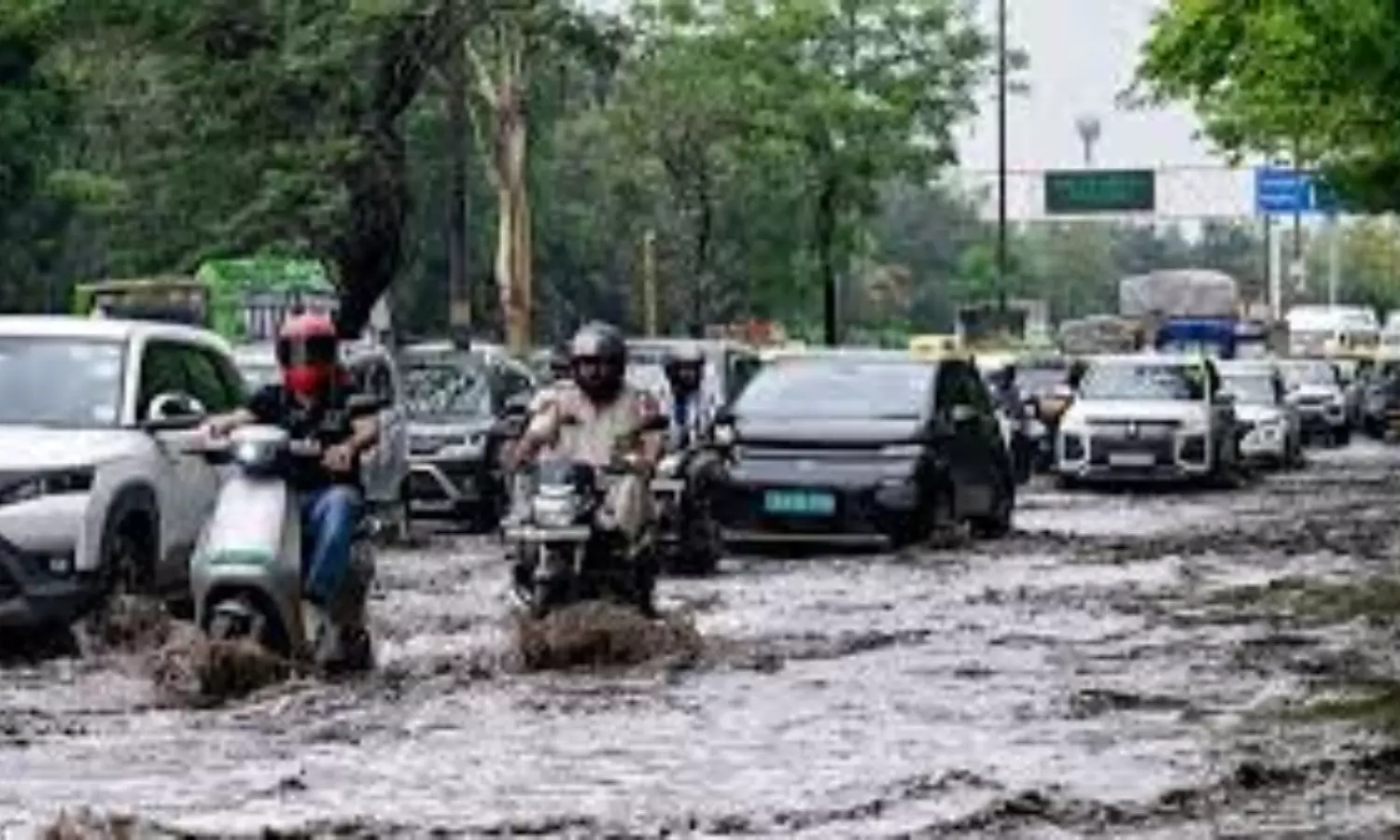 Heavy rains in Delhi have caused flooding, with more than 100 flights grounded Heavy rains in Delhi have caused flooding, with more than 100 flights grounded