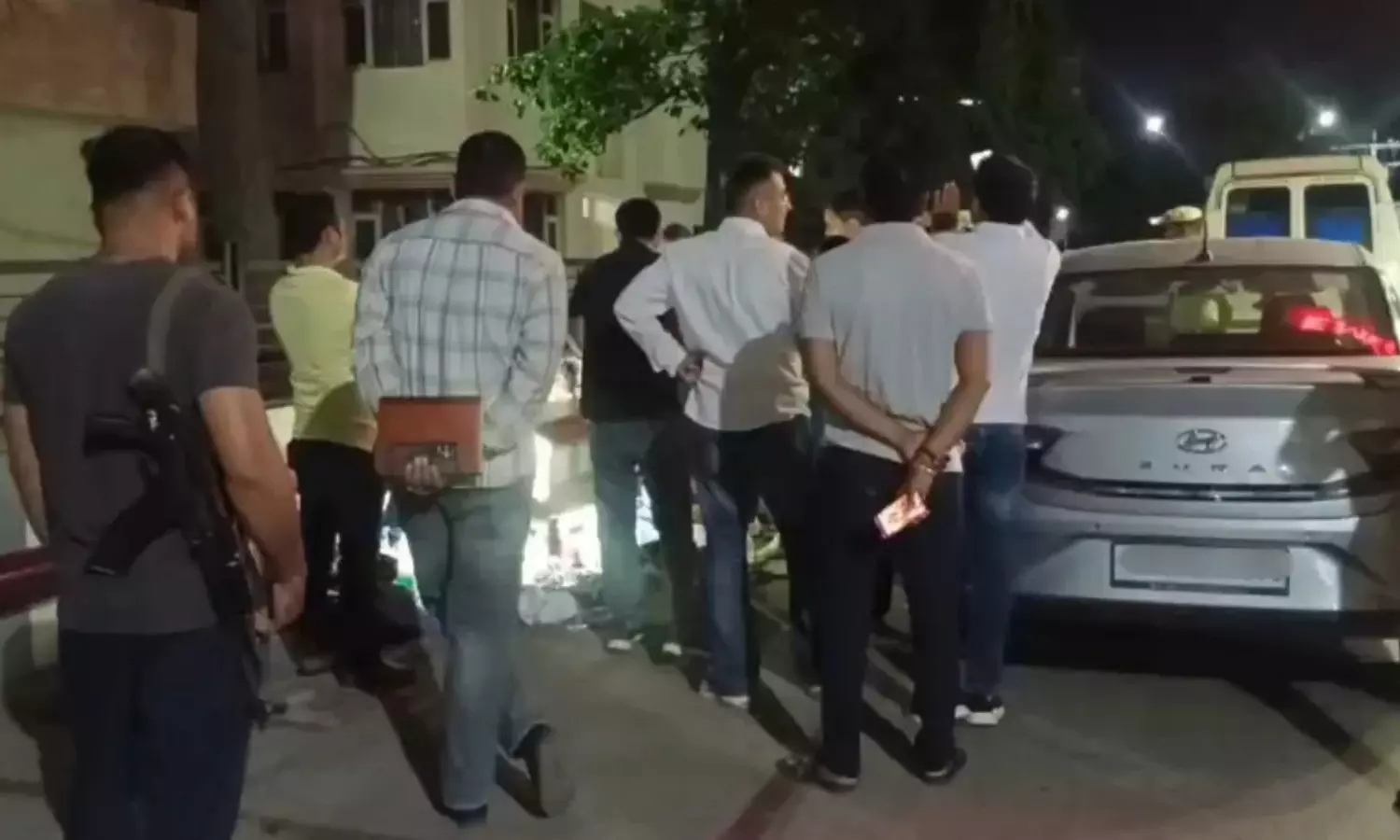 Seven members of the same family committed suicide by consuming poison in a car telugu news Seven members of the same family committed suicide by consuming poison in a car telugu news