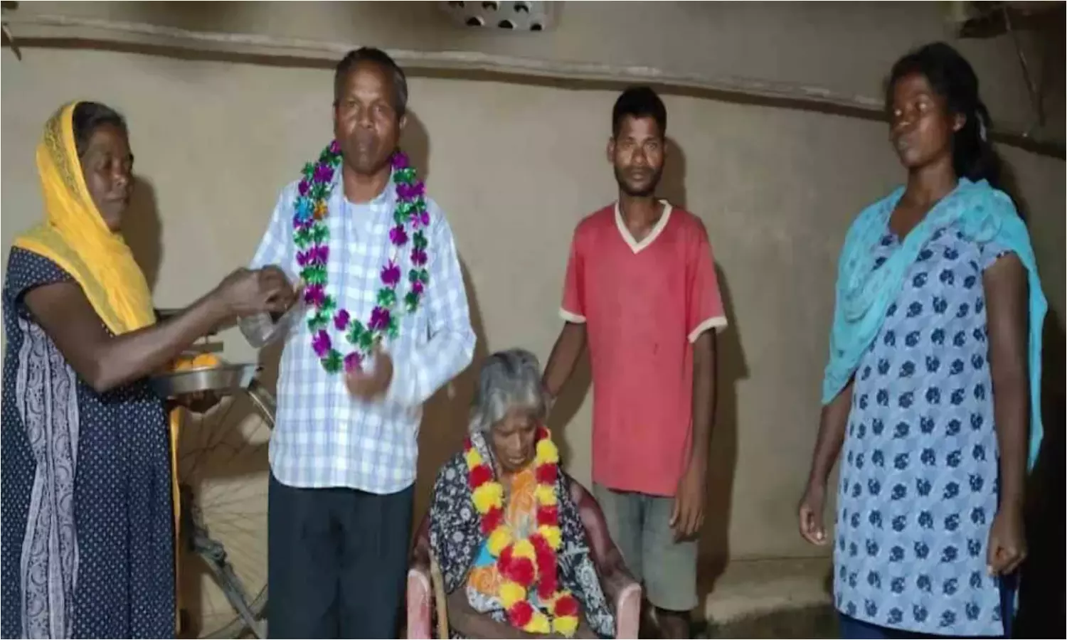 ganga oraon passed the matriculation examination at the age of 56 in khunti jharkand ganga oraon passed the matriculation examination at the age of 56 in khunti jharkand