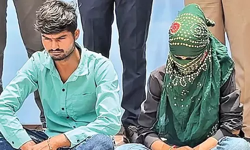 Viral News: సినిమాల ప్రభావం.. ప్రియుడితో వెళ్లేందుకు వివాహిత ఏం చేసిందో తెలుసా? అచ్చం దృశ్యం సినిమాలాగే Viral News: సినిమాల ప్రభావం.. ప్రియుడితో వెళ్లేందుకు వివాహిత ఏం చేసిందో తెలుసా? అచ్చం దృశ్యం సినిమాలాగే