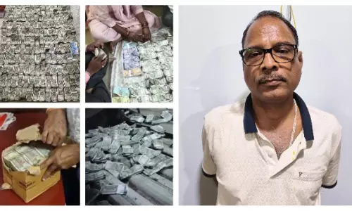 రూ.500 నోట్ల వర్షం! కిటికీ నుంచి బయటకు విసిరిన అవినీతి నగదు – భువనేశ్వర్లో విజిలెన్స్ సోదాలు కలకలం రూ.500 నోట్ల వర్షం! కిటికీ నుంచి బయటకు విసిరిన అవినీతి నగదు – భువనేశ్వర్లో విజిలెన్స్ సోదాలు కలకలం