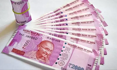 రూ. 2000 నోట్లు చట్టబద్ధమే: ప్రజల వద్దే రూ. 6,181 కోట్లు ఉన్నట్లు ఆర్బీఐ స్పష్టం రూ. 2000 నోట్లు చట్టబద్ధమే: ప్రజల వద్దే రూ. 6,181 కోట్లు ఉన్నట్లు ఆర్బీఐ స్పష్టం